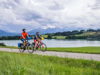 Cyclists at the Forggensee