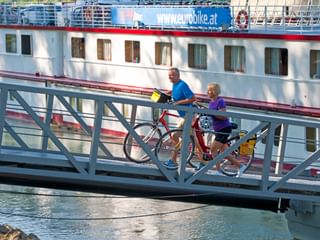 Starting the new daily stage on a holiday with bike & boat