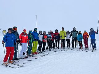 Gruppenfoto der Skifahrer