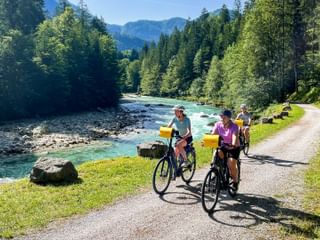 Cyclists on the riverbank on the way from Lofer to Salzburg