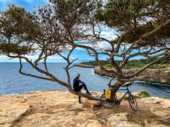 Cycle break at Cala s'Almunia