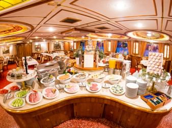 Restaurant with buffet