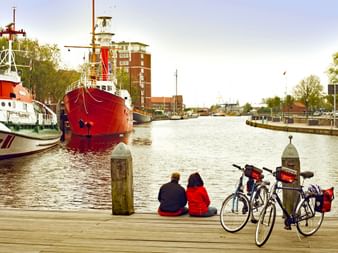 Bike break at the harbour in Emden
