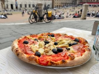 Pizza Capricciosa am Piazza del Campo in Siena
