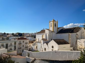 Die Kirche Igreja de Santiago in Tavira
