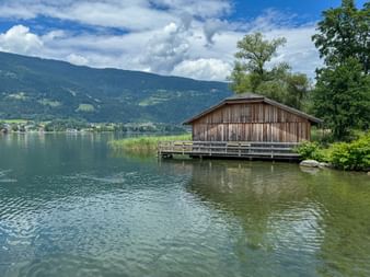 Schiffsanlegestelle am Ossiacher See