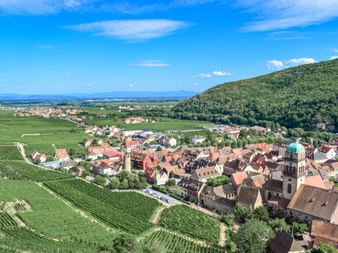 Blick auf Kaysersberg und die Landschaft im Elsaß