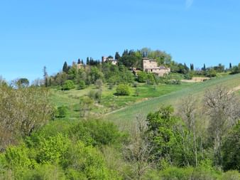 Landschaft mit kleinen Italienischen Dorf