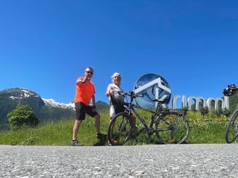 The Handschuh family on the Tauern Cycle Path near Krimml