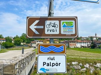 Signposts on the Alpe-Adria cycle path Signposts on the Alpe-Adria cycle path