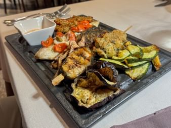 Abendessen Grillgemüse mit Fisch