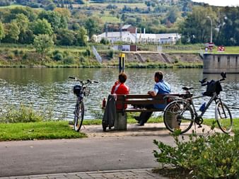 Cycle break on the riverbank