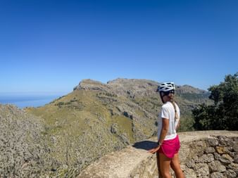 Cyclist enjoys a break at the Entreforc viewpoint