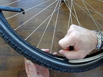 Remove bicycle tyres