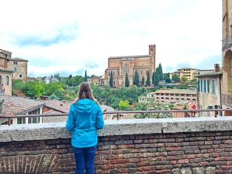 Active holidaymaker enjoys the view of Siena