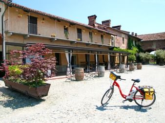 Bicycle in front of a typical Tuscan building in Saluzzo