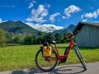 Bike hire in Zirl with views of the snow-capped mountains