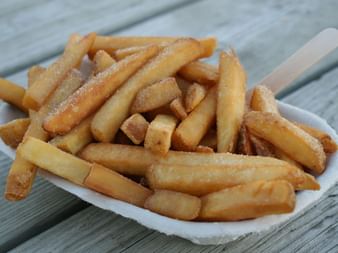 Pommes mit Ketchup