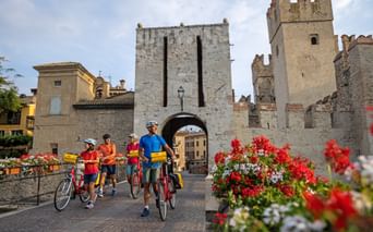 Cyclists in front the castles in Sirmione