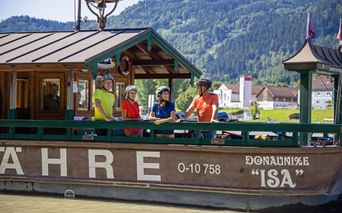 Fähre auf der Donau
