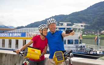 Selfie in front of a ship on the Danube