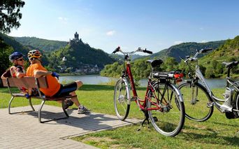 Cyclists on the Moselle