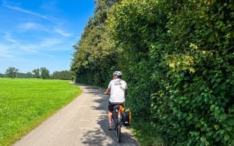 Radfahrer am Radweg