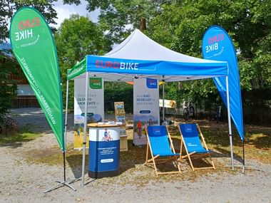 Outdoorstand im Freien mit Equitment