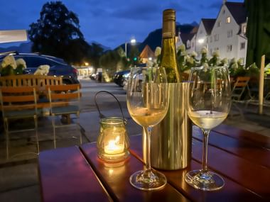 Weißwein zum Abendessen