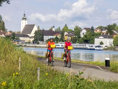 Radfahrer an der Donau