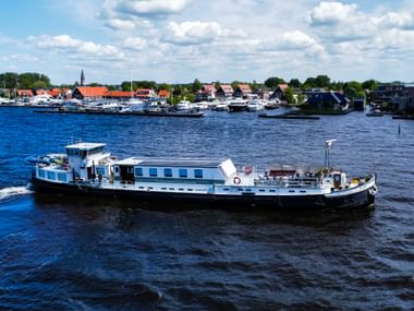 MS Flora Schiff