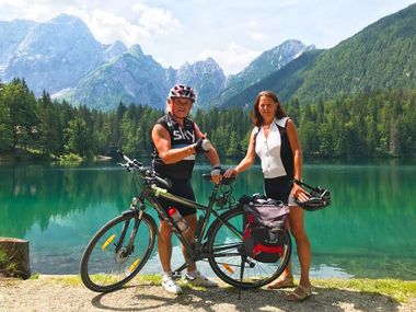 The Handschuh family on the move by bike in the Alps
