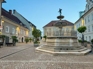 Walter von der Vogelweide Brunnen in St. Veit