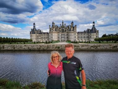 Radfahrer vor Schloss Chambord