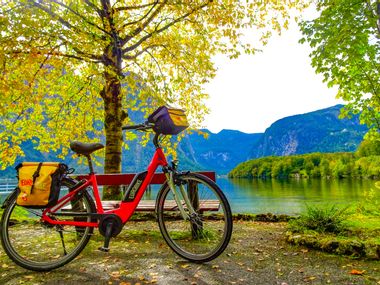 Bicycle at Lake Hallstättersee