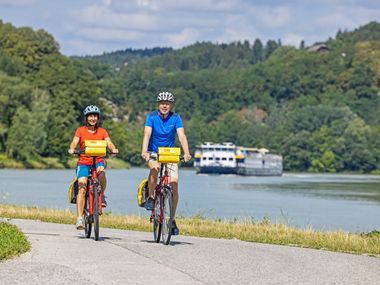 Radfahrer am Donau Radweg