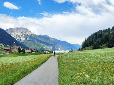 Vom Reschenpass zum Reschensee