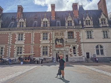 Aktivurlauber vor dem Schloss Blois