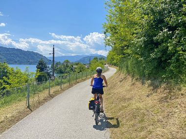 Cycle path on Lake Ossiach