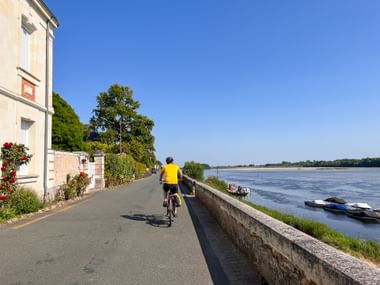 Radweg entlang der Loire bei Gennes