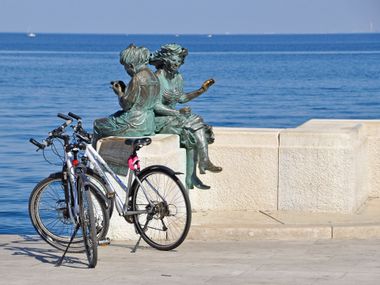 The bronze figures of "two hard-working seamstresses" from Trieste