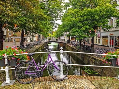 Fahrrad auf Brücke in Amsterdam