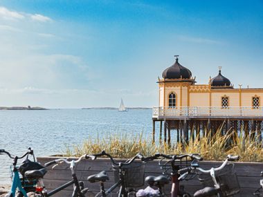 kallbadhus at Varberg with bicycles at the foreground