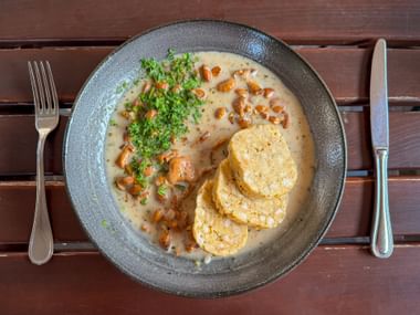 Schwammerlsauce mit Semmelknödel