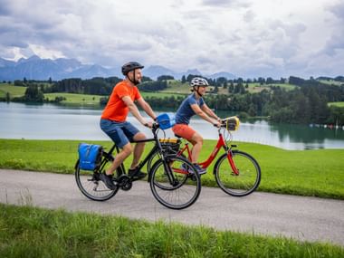 Cyclists at the Forggensee