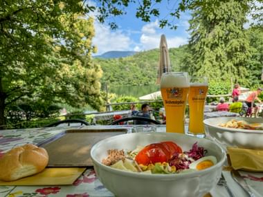 Cuisine with a view of the Montiggler Lakes