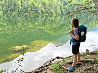 Helene Edtmeier bei ihrer Wanderpause am Nussensee