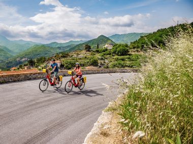 E-Bike-Fahrer in Piemont