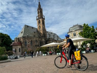Cyclist at Waltherplatz in Bolzano