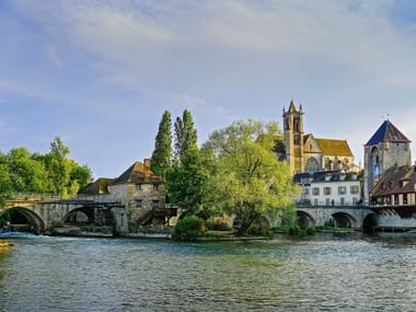 Der malerische Ort Moret-sur-Loing Der malerische Ort Moret-sur-Loing